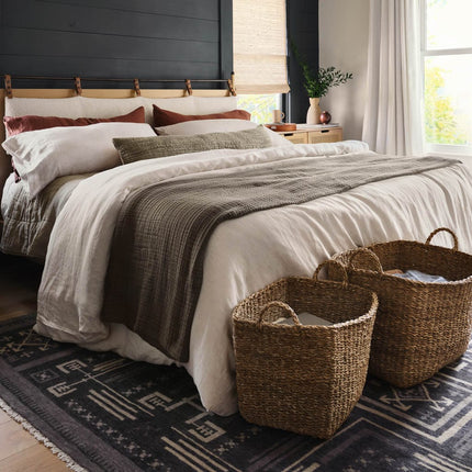 Jagriti Hand-Knotted Area Rug